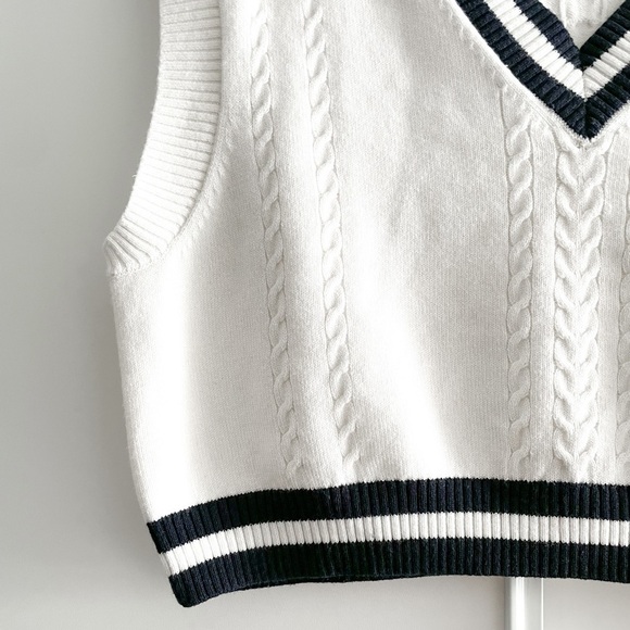 SUNDAY Best Cropped Sweater Vest - Picture 6 of 11